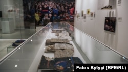 Beležnice i knjige dece ubijene tokom rata predstavljene na izložbi "Bilo jednom davno nije bilo".