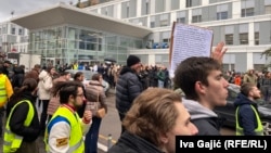 Okupljeni studenti i građani ispred Urgentnog centra, 17. mart 2025.