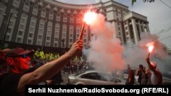 Власники автомобілів на європейській реєстрації вимагають, зокрема, продовження пільгового періоду для розмитнення авто