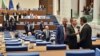 Хаосът в парламента се излъчваше на живо по партийната телевизия на ИТН "7/8" и депутатът Станислав Балабанов дори реши да се изявява в ролята на репортер. На този кадър Балабанов задава въпроси на Даниел Лорер от ПП-ДБ, след което директно агитира хората да гласуват за ИТН.