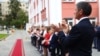 У Беларусі бракуе каля 700 настаўнікаў, пры гэтым іх працягваюць звальняць «за палітыку». Як Беларусь сустракае 1 верасьня