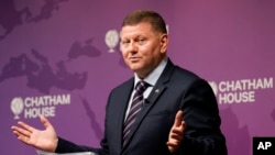 Ambasadorul ucrainean la Londra, Valeri Zalujnîi, vorbind la o conferință la 17 octombrie 2024.