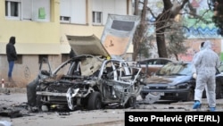 Foto: Istraga nakon eksplozije bombe podmetnute pod automobil u Podgorici, januar 2017. 