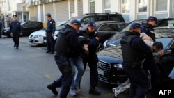 Hapšenje osumnjičenih za pokušaj "državnog udara" na dan parlamentarnih izbora 16. oktobra 2016. godine. 