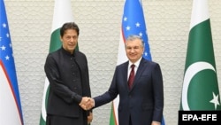 د ازبکستان ولسمشر شوکت میرضیایېف د پاکستان د دوه ورځني سفر پرمهال له وزیراعظم عمران خان سره ولیدل - انځور له ارشیفه. 