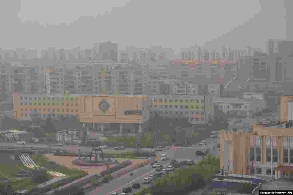 Smoke from forest fires shrouds Yakutsk, the capital of Russia's Sakha Republic, also known as Yakutia, on July 19.