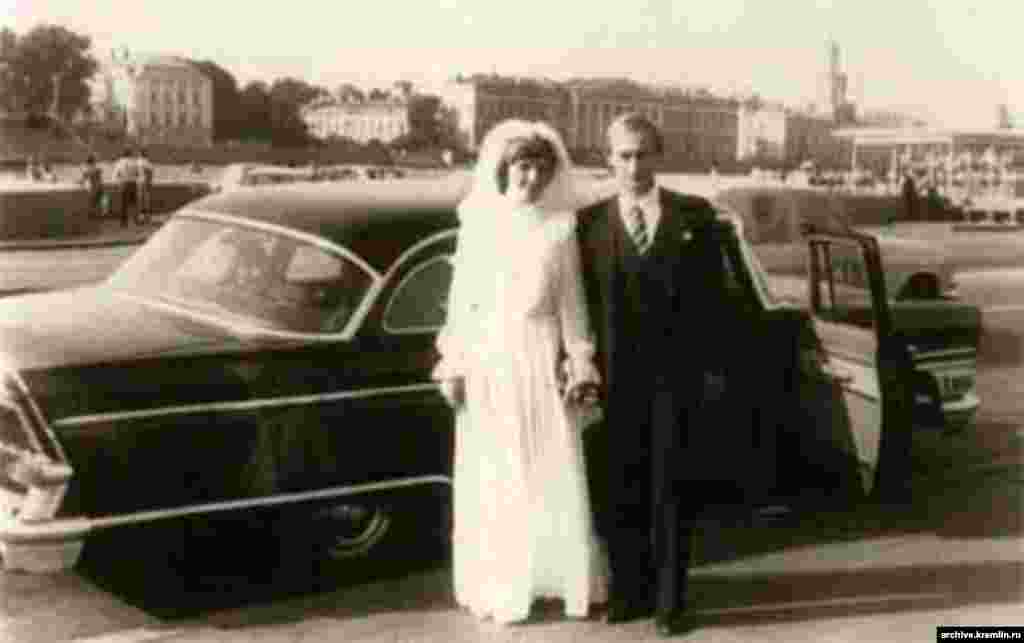 Vladimir Putin and Lyudmila Putina in a wedding photo from July 28, 1983