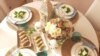 Bajramske trpeze su bogate brojnim jelima, najčešće tradicionalnim bosanskim i slatkišima. Baklava je neizostavna u skoro svakoj kući.