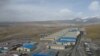 "Кумтөрдүн" артынан чубалган доолор 