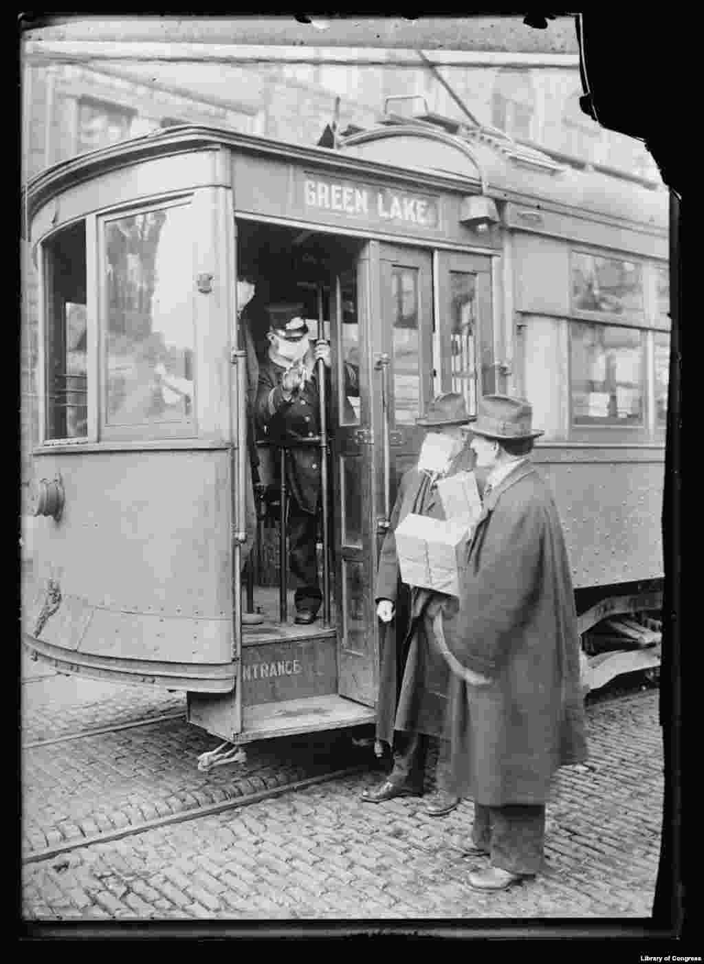 Maske za lice koristile su se kao mjera opreza protiv gripe u državi Washington u 1918.-1919. Do 1920. godine širenje virusa se okončalo.