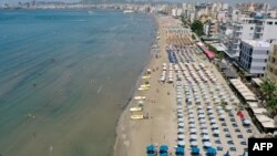 Interesovanje građana Srbije za destinacije na albanskom primorju značajno raste 2020. godine. (Foto: Plaža u Draču 25. juna 2021.)