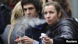 Some 300,000 to 400,000 Russian citizens die from smoking-related illnesses each year, according to the Russian Health Ministry. (file photo)