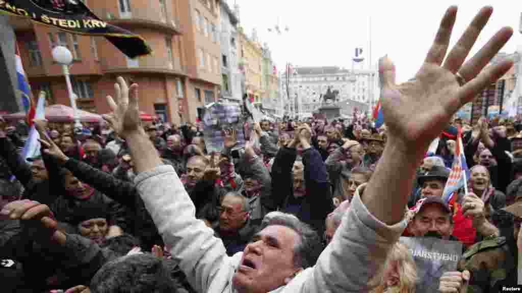 Hrvatska - Slavlje u Zagrebu nakon oslobađajuće presude za generale, 16. novembar 2012. Foto: REUTERS / Antonio Bronić