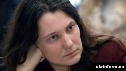 Тетяна Монтян, як повідомляє СБУ, сере іншого, «регулярно виступає на російських телеканалах, де активно закликає до зміни меж державного кордону України та підтримки окупаційних угруповань»