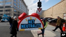 Protest protiv odluke ukidanja pravila koja su štitila neutralnost interneta u SAD