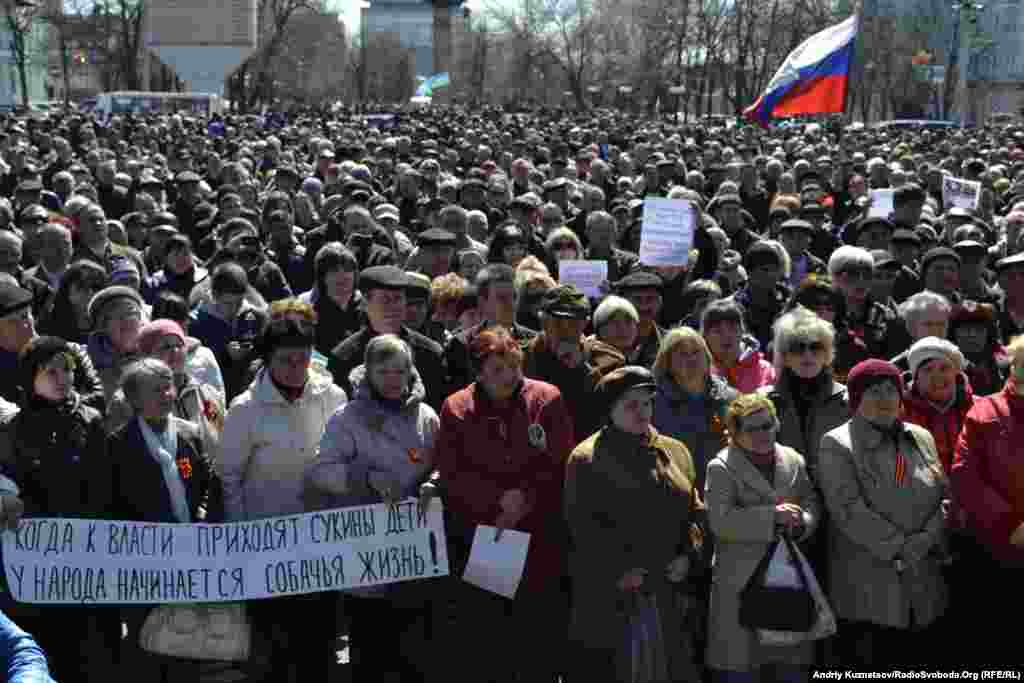 A pro-Russia separatist rally was also held in the eastern city of Lugansk on April 6. 