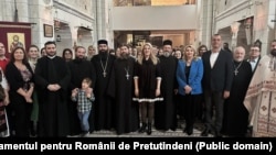 Lavinia Arnăutu participă la hramul Parohiei Ortodoxe Române „Sf. Ierarhi Martin de Tours și Nectarie de la Eghina”, proiect finanțat de Departamentul pentru Românii de Pretutindeni, după cum se arată pe conturile de social media ale instituției.