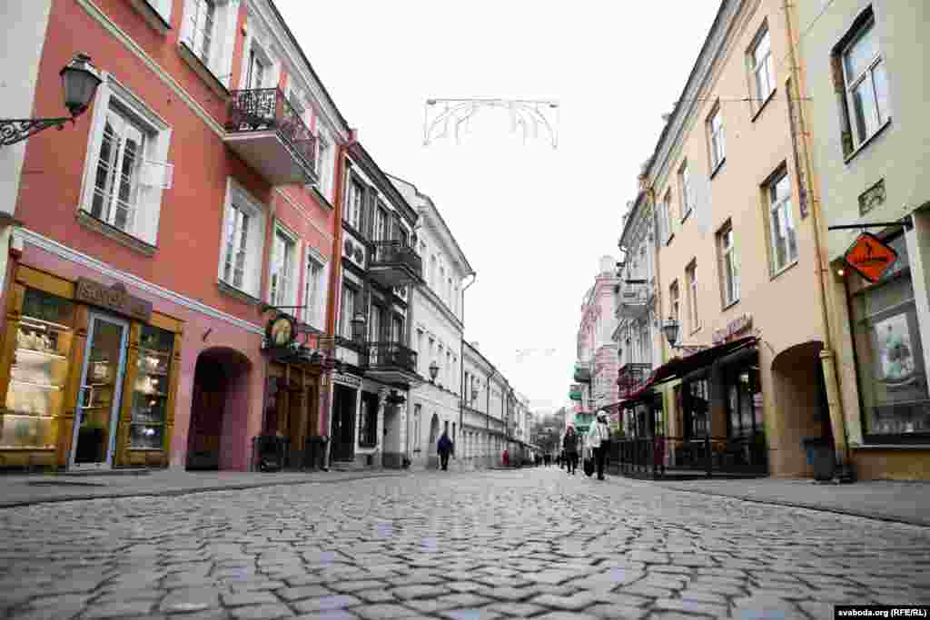 Працэсія пойдзе па старым горадзе, ад вуліцы Pilies (Замкавай). Уласна цырымонія перапахаваньня пачнецца ў 14.00. Паўстанцаў пахаваюць у калюмбарыі капліцы на могілках Росы