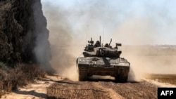Imagine cu caracter ilustrativ, cu un tanc al armatei israeliene, în apropierea graniţei cu Fâşia Gaza, în mai 2024.