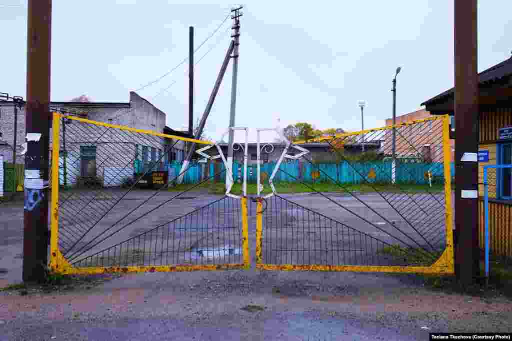 Шаркаўшчына зрабіла на яе спачатку адмоўнае ўражаньне. Вольга кажа, што горад быў вельмі брудны — яна двое сутак плакала праз гэта й шкадавала, што зьехала з прыгожага Слуцку. Празь некаторы час яна нават сабралася вяртацца, але на камбінаце сустрэла будучага мужа ды так і засталася тут. Кажа, што зайздроснага нічога ня бачыла ў жыцьці. Як муж захварэў — «усё пайшло колам».