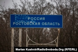 Blahovishchenka sticks into the neighboring Russian province of Rostov like a bent thumb.