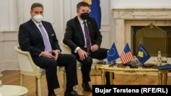 Gabriel Escobar i Miroslav Lajčak u Prištini, 31. januar 2022.
