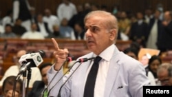 وزيراعظم شهباز شریف وويل چې په لويو صنعتونو د ټيکس لګولو مقصد د غربت کمول دي. (انځور: ارشیف)