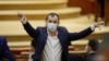 Liderul grupului PSD din Camera Deputaților se teme că marcarea articolelor plătite de partid ar deconspira strategia de comunicare. PNL și PSD au plătit peste 125 de milioane de lei în ultimele 21 de luni pentru presă și propagandă. Imagine cu Alfred Simonis, deputat PSD