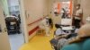 Pentru ca un pacient român să poată acorda rețete online, medicii de familie trebuie să folosească cardul de sănătate al pacientului, în prezența acestuia. 