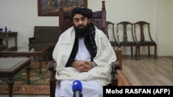 ذبیح الله مجاهد وايي، پاکستان دې خپلې پرېکړې ته بیا کتنه وکړي - پخوانی انځور.