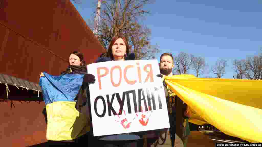 Тетяна приїхала із Сімферополя до Львова у 2014 році, щоб продовжувати боротьбу. «Я хочу додому. У мене там діти залишились. Я буду боротися доти, доки б‘ється моє серце», – зауважила вона
