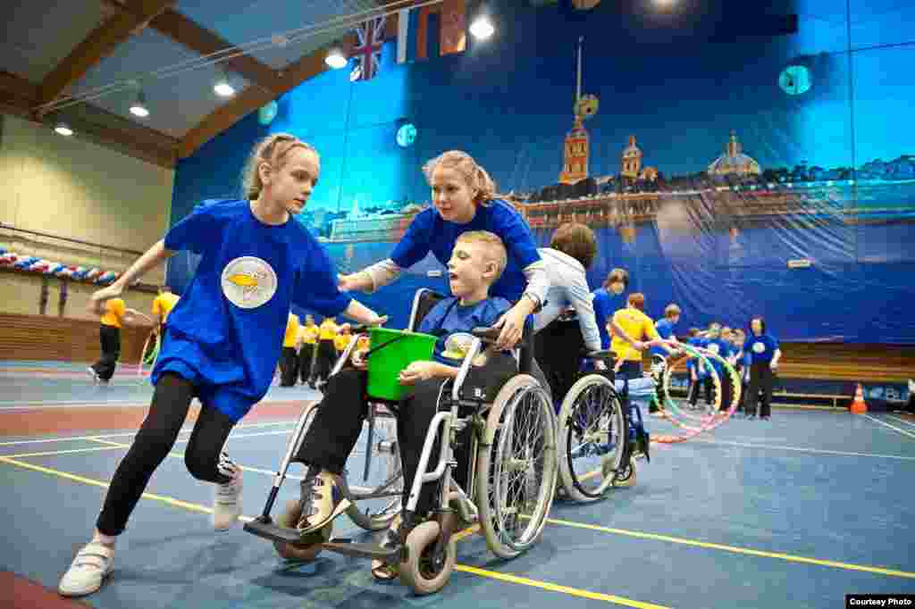 The event offered athletic competitions for children with vision and hearing impairments, as well as children in wheelchairs. A variety of orphanages and special schools participated in the program.