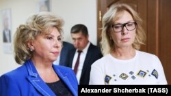 Омбудсмени Росії та України Тетяна Москалькова (л) і Людмила Денісова після зустрічі в Москві 18 червня