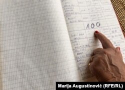 Penzionirana babica i danas čuva svesku u koju je upisivale podatke o porodiljama i novorođenoj djeci, 17. oktobar 2024.