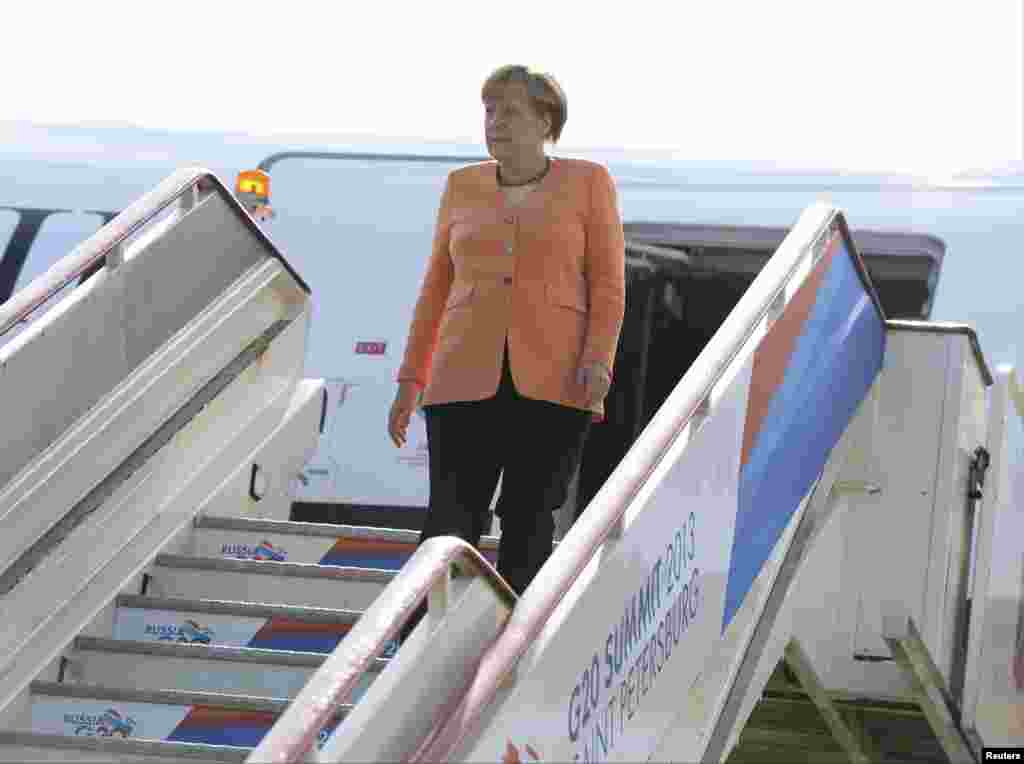 Njemačka kancelarka Angela Merkel pri dolasku na aerodrom u Sankt Petersburgu, 5. septembar 2013.