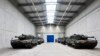 Tancuri Leopard 2 într-o uzină Rheinmetall din Unterluess, Germania, 12 februarie 2025. 