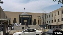 د علي وزیر وکیل وايي، له پېښور های کورټ نه یې غوښتي، د هغه د موکل پر ضد دې په ټولو مقدمو کې یو واري ضمانت وشي