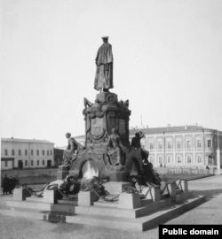 A rear view of the Samara memorial