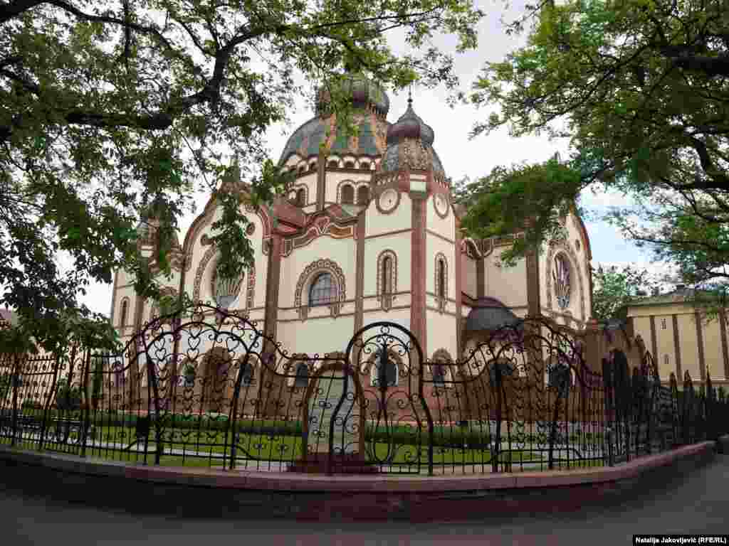 Sinagoga u Subotici je sagrađena 1902. godine, po projektu budimpeštanskih arhitekata Marcela Komora i Deže Jakaba, saradnika arhitekte Edena Lehnera, tvorca mađarske varijante secesije. Sinagoga je jedno od najvrednijih srednjeevropskih ostvarenja ove vrste sakralne arhitekture. 