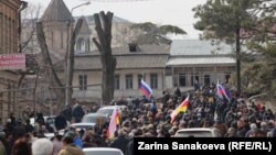 Реальная политическая оппозиция в республике, по мнению экспертов, пока только зарождается