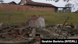 Ostaci urušene kuće posle tragedije.