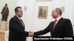Ivica Dačić. lider socijalista i tadašnji šef diplomatije Srbije sa ruskim predsednikom Vladimirom Putinom u Kremlju u Moskvi u decembru 2017. godine.