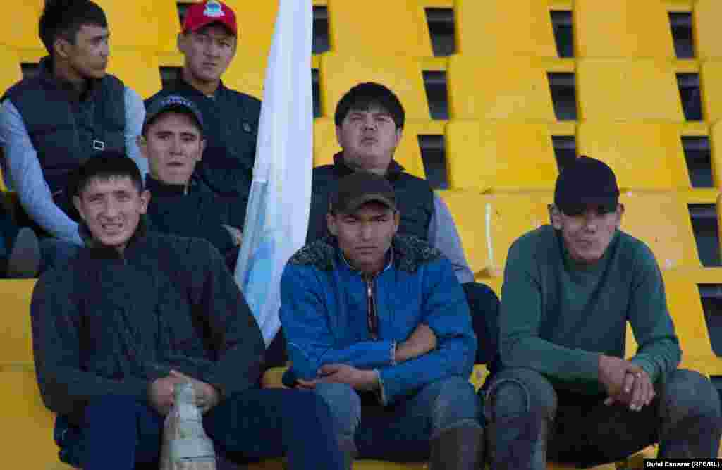 Зрители на соревнованиях по национальным видам спорта на ипподроме «Казанат». Астана, 16 сентября 2018 года.