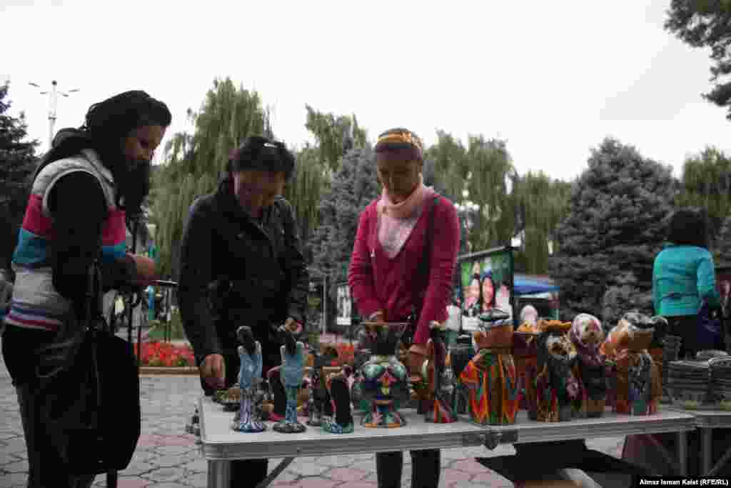 Яркие и красивые фигурки привлекали внимание всех.