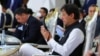عمران خان ولې "مذهبي شعارونه" ورکوي؟