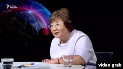 Роза Отунбаева. 