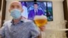 Francezii care vor să bea o bere într-un bar din Franța trebuie să se asigure că sunt vaccinați sau au un test negativ la Covid-19.