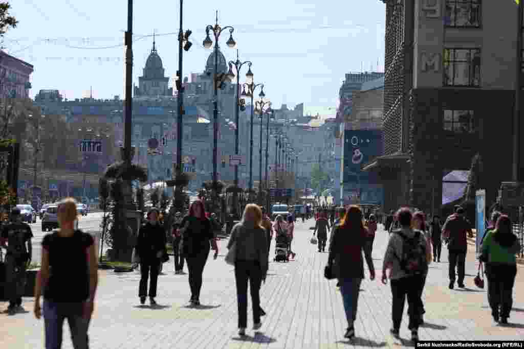 За інформацією Департаменту захисту довкілля й адаптації до змін клімату КМДА, станом на 7-му годину ранку фіксувалось підвищення концентрації зважених частинок пилу, що є продуктами горіння. Спочатку погіршення повітря зафіксували в північній частині столиці, яке потім поширилося майже на все місто. 