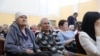 Жыхары навакольных вёсак на сустрэчы