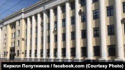 The homophobic slur written on the Interior Ministry building in the city of Yaroslavl has since been painted over.